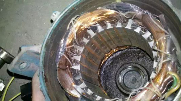 三相異步電動機(jī)表面溫度高而發(fā)生故障的案例 三相異步電動機(jī)表面溫度高而發(fā)生故障的案例